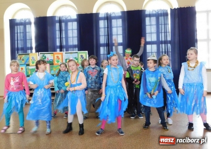 Zdjęcie w galerii na portalu naszraciborz.pl: Ile zer ma milion? Szkoła Podstawowa nr 4 wita wiosnę  wiadomości z regionu