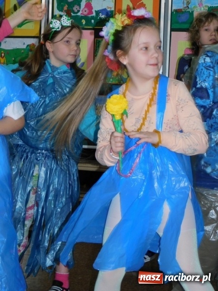 Zdjęcie w galerii na portalu naszraciborz.pl: Ile zer ma milion? Szkoła Podstawowa nr 4 wita wiosnę  wiadomości z regionu