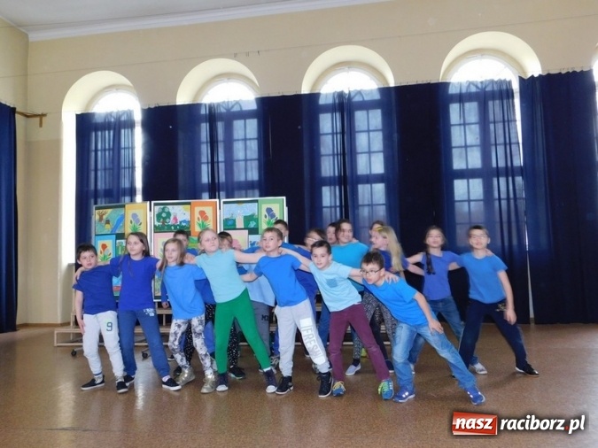 Zdjęcie w galerii na portalu naszraciborz.pl: Ile zer ma milion? Szkoła Podstawowa nr 4 wita wiosnę  wiadomości z regionu