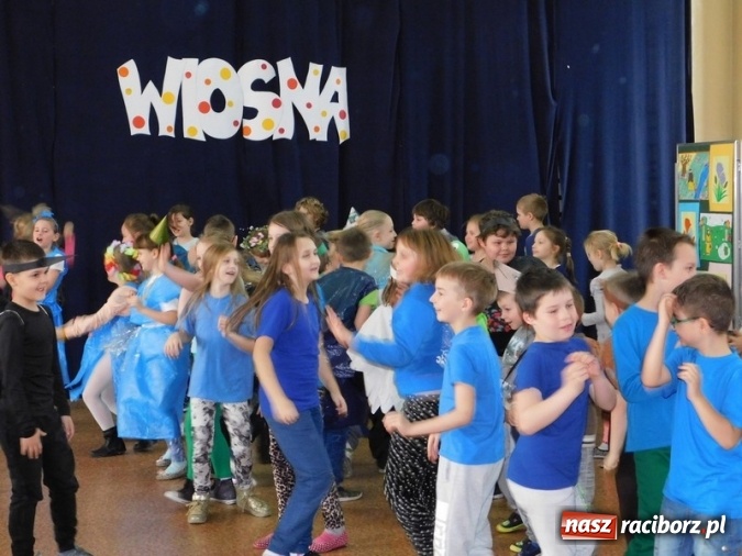 Zdjęcie w galerii na portalu naszraciborz.pl: Ile zer ma milion? Szkoła Podstawowa nr 4 wita wiosnę  wiadomości z regionu