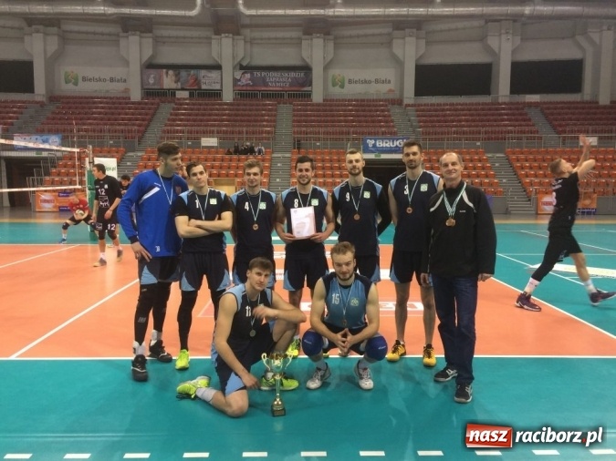 Zdjęcie w galerii na portalu naszraciborz.pl: Siatkarze raciborskiej PWSZ brązowymi medalistami Akademickich Mistrzostw Śląska wiadomości z regionu