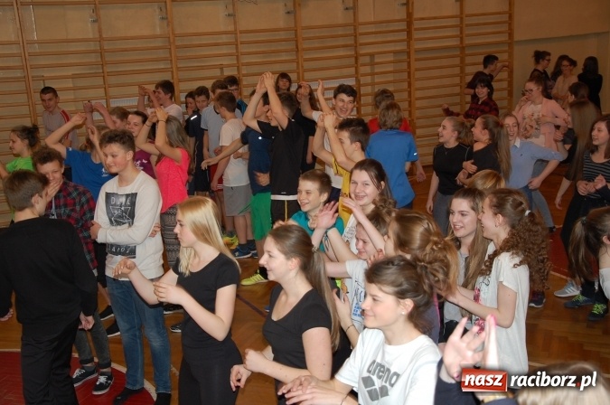 Zdjęcie w galerii na portalu naszraciborz.pl: Wiosna, ach to ty... I Liceum Ogólnokształcące z wiosenną energią  wiadomości z regionu