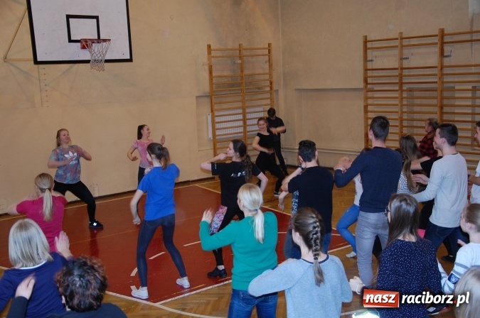 Zdjęcie w galerii na portalu naszraciborz.pl: Wiosna, ach to ty... I Liceum Ogólnokształcące z wiosenną energią  wiadomości z regionu