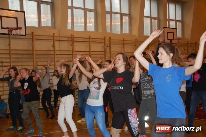 Zdjęcie w galerii na portalu naszraciborz.pl: Wiosna, ach to ty... I Liceum Ogólnokształcące z wiosenną energią  wiadomości z regionu