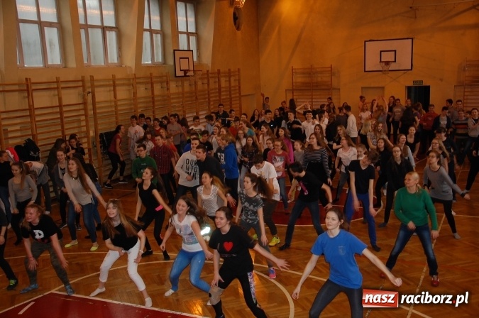 Zdjęcie w galerii na portalu naszraciborz.pl: Wiosna, ach to ty... I Liceum Ogólnokształcące z wiosenną energią  wiadomości z regionu