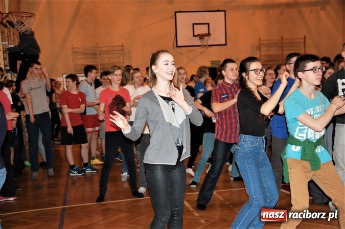 Zdjęcie w galerii na portalu naszraciborz.pl: Wiosna, ach to ty... I Liceum Ogólnokształcące z wiosenną energią  wiadomości z regionu