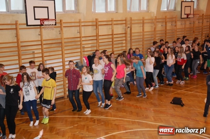 Zdjęcie w galerii na portalu naszraciborz.pl: Wiosna, ach to ty... I Liceum Ogólnokształcące z wiosenną energią  wiadomości z regionu