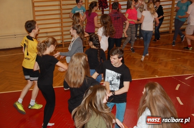 Zdjęcie w galerii na portalu naszraciborz.pl: Wiosna, ach to ty... I Liceum Ogólnokształcące z wiosenną energią  wiadomości z regionu