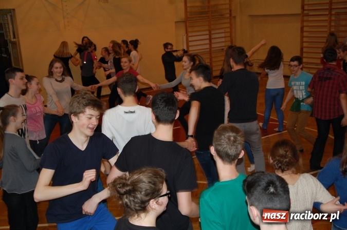 Zdjęcie w galerii na portalu naszraciborz.pl: Wiosna, ach to ty... I Liceum Ogólnokształcące z wiosenną energią  wiadomości z regionu