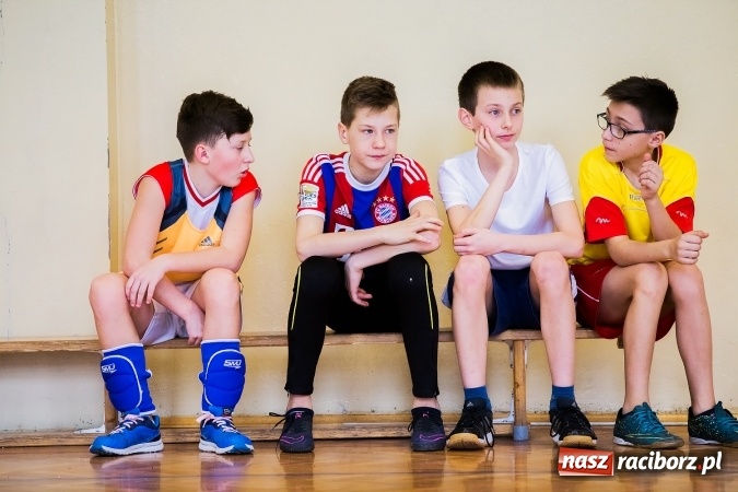 Zdjęcie w galerii na portalu naszraciborz.pl: Siatkówka chłopców szkół podstawowych wiadomości z regionu