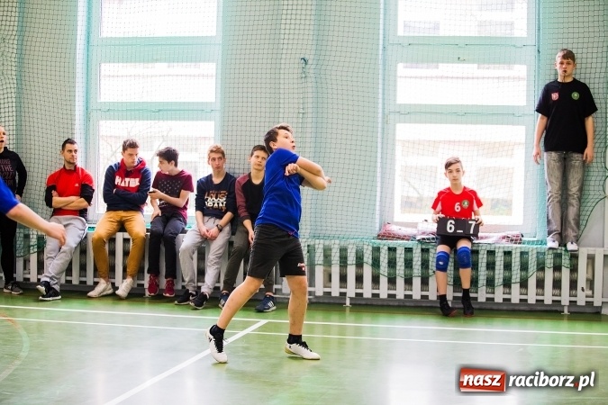 Zdjęcie w galerii na portalu naszraciborz.pl: Siatkówka chłopców szkół podstawowych wiadomości z regionu