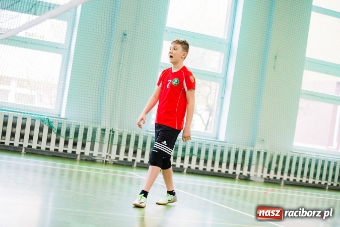 Zdjęcie w galerii na portalu naszraciborz.pl: Siatkówka chłopców szkół podstawowych wiadomości z regionu