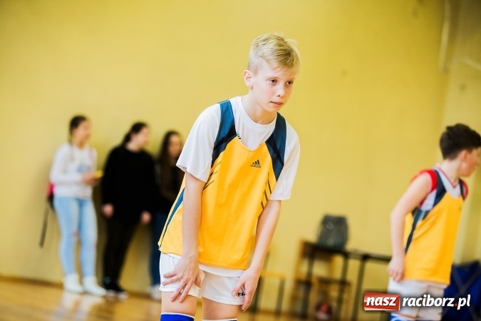 Zdjęcie w galerii na portalu naszraciborz.pl: Siatkówka chłopców szkół podstawowych wiadomości z regionu