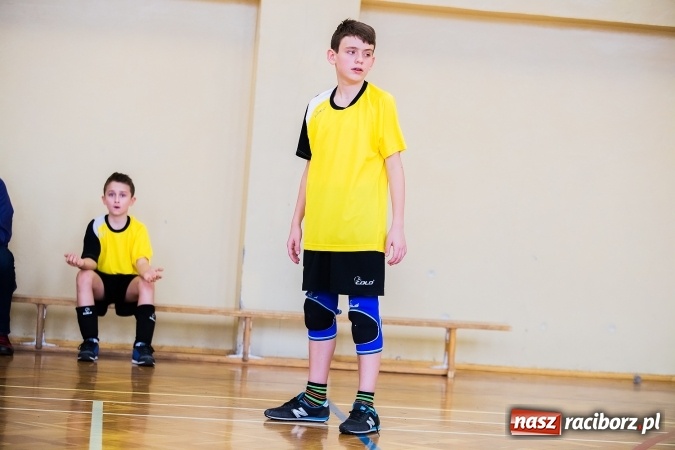 Zdjęcie w galerii na portalu naszraciborz.pl: Siatkówka chłopców szkół podstawowych wiadomości z regionu
