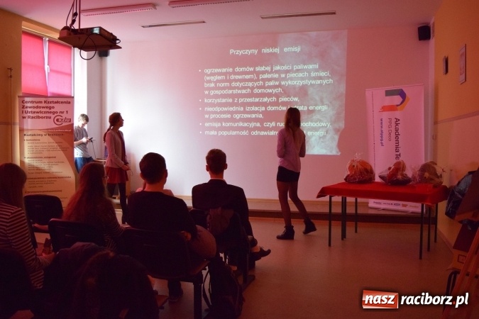 Zdjęcie w galerii na portalu naszraciborz.pl: Mądre głowy w CKZiU nr 1. Najlepsza Natalia Puczek i Gimnazjum nr 1 wiadomości z regionu