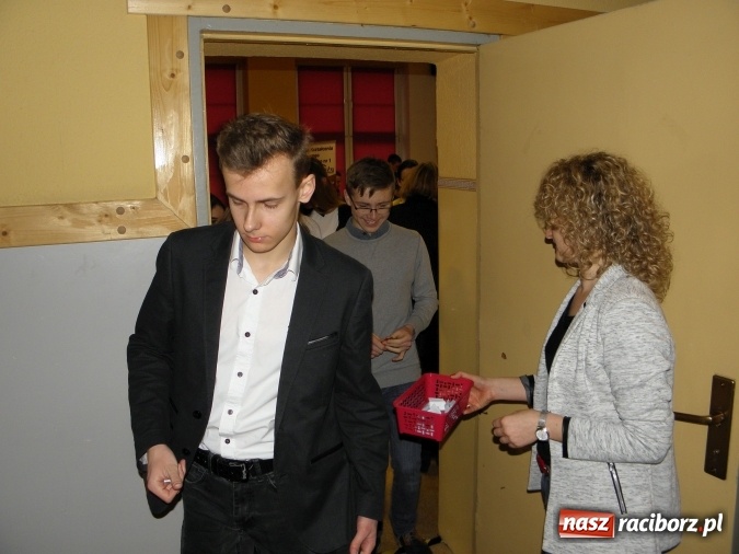 Zdjęcie w galerii na portalu naszraciborz.pl: Mądre głowy w CKZiU nr 1. Najlepsza Natalia Puczek i Gimnazjum nr 1 wiadomości z regionu