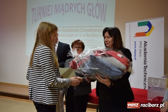 Zdjęcie w galerii na portalu naszraciborz.pl: Mądre głowy w CKZiU nr 1. Najlepsza Natalia Puczek i Gimnazjum nr 1 wiadomości z regionu