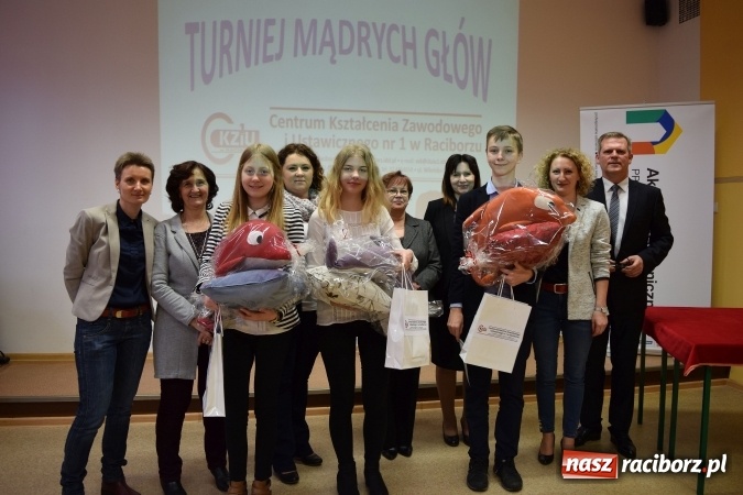 Zdjęcie w galerii na portalu naszraciborz.pl: Mądre głowy w CKZiU nr 1. Najlepsza Natalia Puczek i Gimnazjum nr 1 wiadomości z regionu