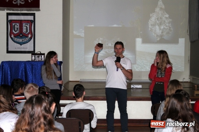 Zdjęcie w galerii na portalu naszraciborz.pl: Poszukiwacze skarbów w Gimnazjum numer 5 wiadomości z regionu