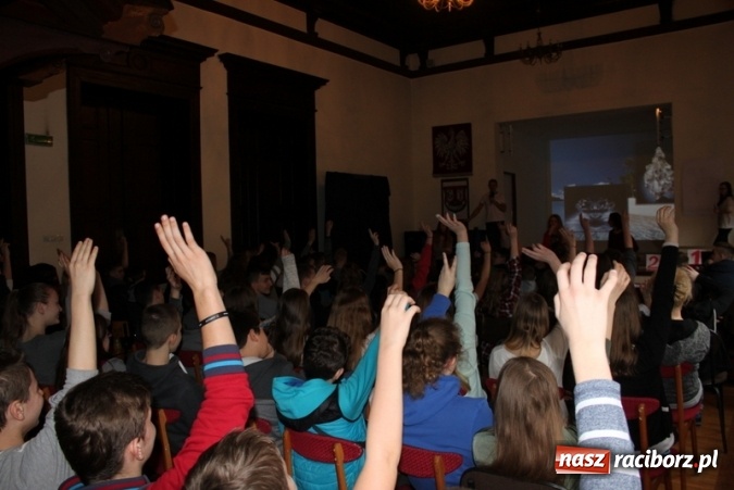 Zdjęcie w galerii na portalu naszraciborz.pl: Poszukiwacze skarbów w Gimnazjum numer 5 wiadomości z regionu