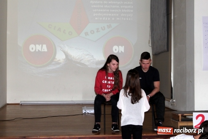 Zdjęcie w galerii na portalu naszraciborz.pl: Poszukiwacze skarbów w Gimnazjum numer 5 wiadomości z regionu