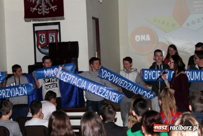 Zdjęcie w galerii na portalu naszraciborz.pl: Poszukiwacze skarbów w Gimnazjum numer 5 wiadomości z regionu