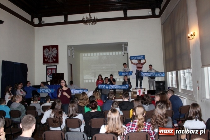 Zdjęcie w galerii na portalu naszraciborz.pl: Poszukiwacze skarbów w Gimnazjum numer 5 wiadomości z regionu