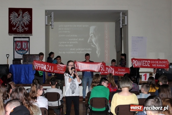 Zdjęcie w galerii na portalu naszraciborz.pl: Poszukiwacze skarbów w Gimnazjum numer 5 wiadomości z regionu