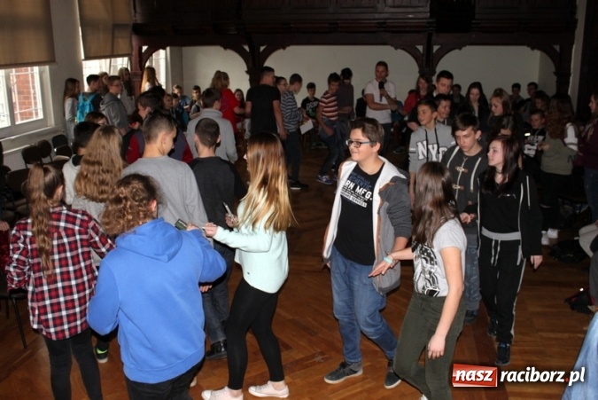 Zdjęcie w galerii na portalu naszraciborz.pl: Poszukiwacze skarbów w Gimnazjum numer 5 wiadomości z regionu