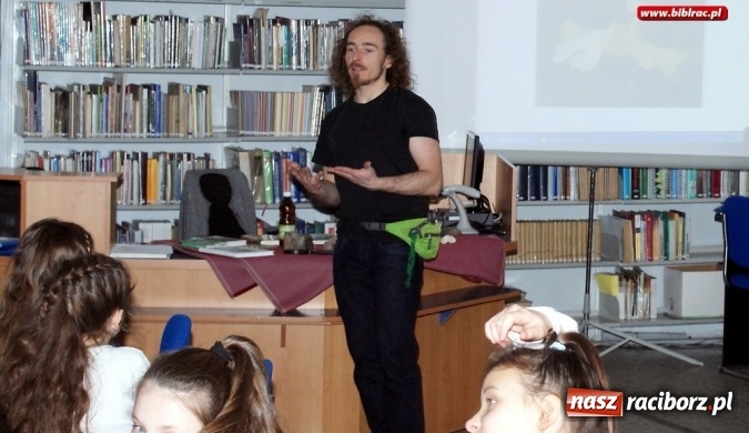 Zdjęcie w galerii na portalu naszraciborz.pl: Geologia i owady w służbie człowieka. Prelekcje w Centrum Edukacji Ekologicznej wiadomości z regionu