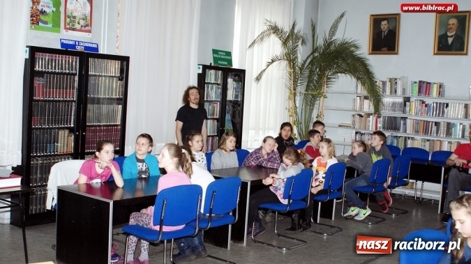 Zdjęcie w galerii na portalu naszraciborz.pl: Geologia i owady w służbie człowieka. Prelekcje w Centrum Edukacji Ekologicznej wiadomości z regionu
