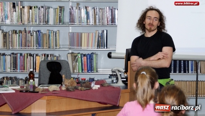 Zdjęcie w galerii na portalu naszraciborz.pl: Geologia i owady w służbie człowieka. Prelekcje w Centrum Edukacji Ekologicznej wiadomości z regionu