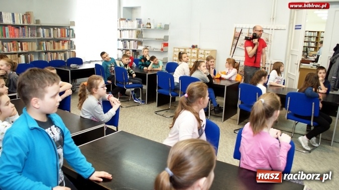 Zdjęcie w galerii na portalu naszraciborz.pl: Geologia i owady w służbie człowieka. Prelekcje w Centrum Edukacji Ekologicznej wiadomości z regionu