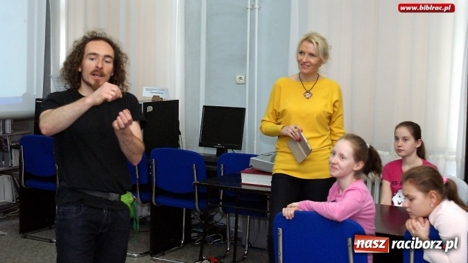 Zdjęcie w galerii na portalu naszraciborz.pl: Geologia i owady w służbie człowieka. Prelekcje w Centrum Edukacji Ekologicznej wiadomości z regionu