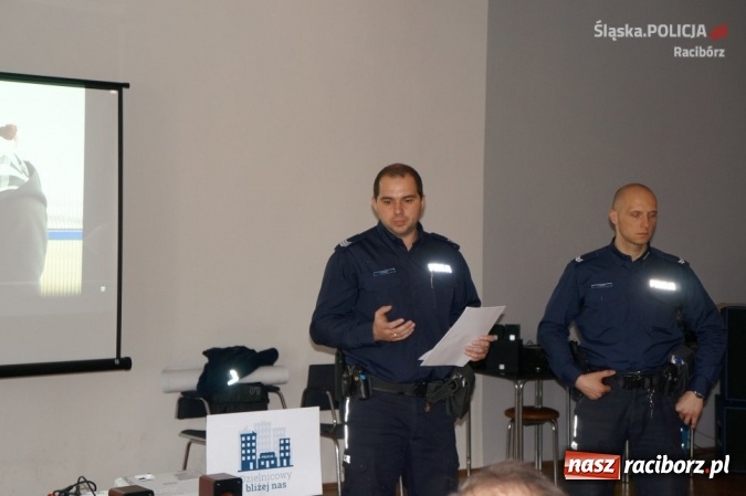 Zdjęcie w galerii na portalu naszraciborz.pl: Dzielnicowi z Kuźni mówili o bezpieczeństwie w czasie spotkania z seniorami w Nędzy wiadomości z regionu