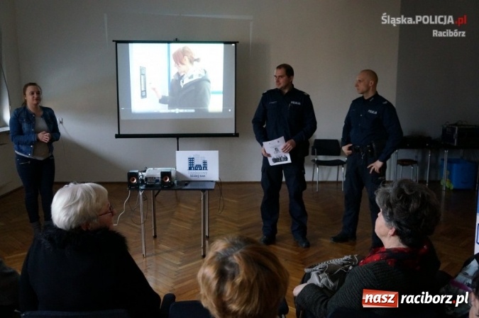 Zdjęcie w galerii na portalu naszraciborz.pl: Dzielnicowi z Kuźni mówili o bezpieczeństwie w czasie spotkania z seniorami w Nędzy wiadomości z regionu