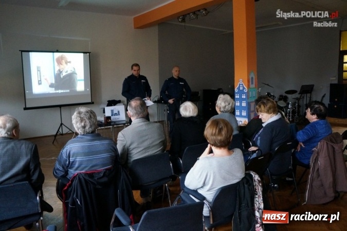 Zdjęcie w galerii na portalu naszraciborz.pl: Dzielnicowi z Kuźni mówili o bezpieczeństwie w czasie spotkania z seniorami w Nędzy wiadomości z regionu