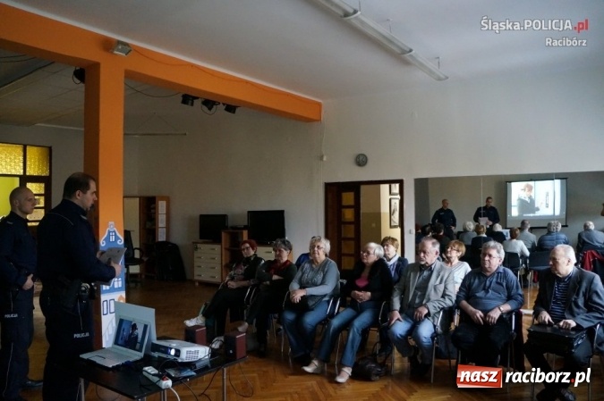 Zdjęcie w galerii na portalu naszraciborz.pl: Dzielnicowi z Kuźni mówili o bezpieczeństwie w czasie spotkania z seniorami w Nędzy wiadomości z regionu