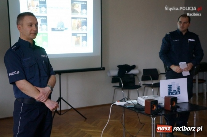 Zdjęcie w galerii na portalu naszraciborz.pl: Dzielnicowi z Kuźni mówili o bezpieczeństwie w czasie spotkania z seniorami w Nędzy wiadomości z regionu