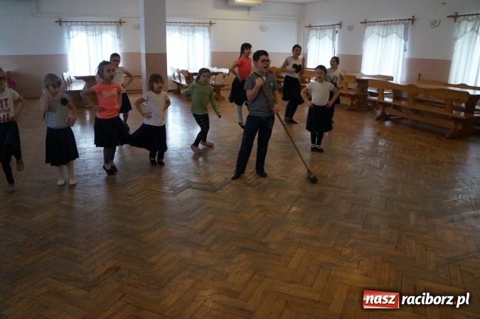 Zdjęcie w galerii na portalu naszraciborz.pl: Mała Strzecha z RCK na warsztatach tanecznych wiadomości z regionu