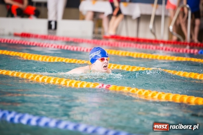Zdjęcie w galerii na portalu naszraciborz.pl: Międzywojewódzkie Drużynowe Mistrzostwa Młodzików do lat 13 na pływalni ZSOMS wiadomości z regionu