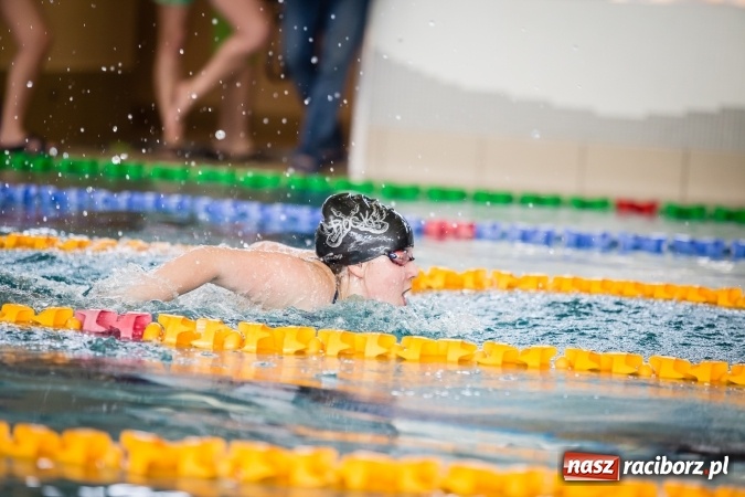 Zdjęcie w galerii na portalu naszraciborz.pl: Międzywojewódzkie Drużynowe Mistrzostwa Młodzików do lat 13 na pływalni ZSOMS wiadomości z regionu