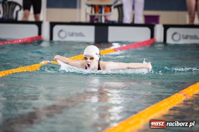 Zdjęcie w galerii na portalu naszraciborz.pl: Międzywojewódzkie Drużynowe Mistrzostwa Młodzików do lat 13 na pływalni ZSOMS wiadomości z regionu