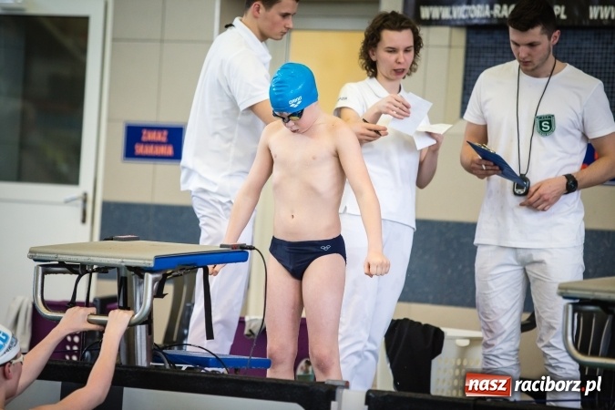 Zdjęcie w galerii na portalu naszraciborz.pl: Międzywojewódzkie Drużynowe Mistrzostwa Młodzików do lat 13 na pływalni ZSOMS wiadomości z regionu