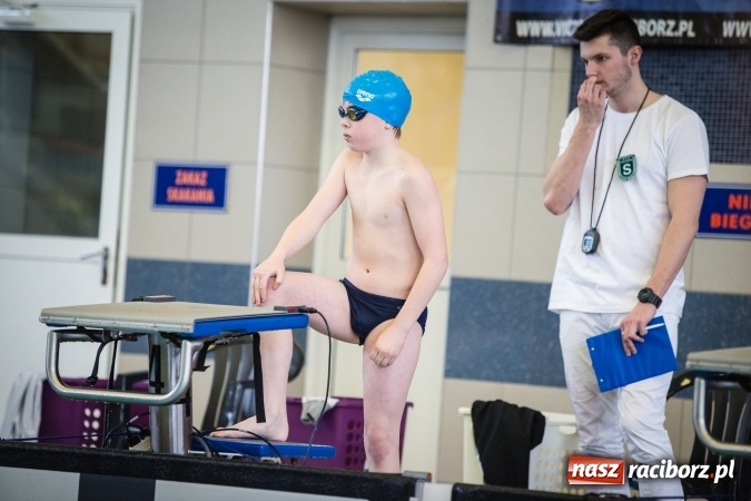 Zdjęcie w galerii na portalu naszraciborz.pl: Międzywojewódzkie Drużynowe Mistrzostwa Młodzików do lat 13 na pływalni ZSOMS wiadomości z regionu