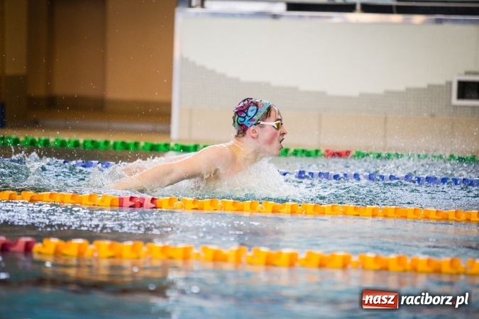 Zdjęcie w galerii na portalu naszraciborz.pl: Międzywojewódzkie Drużynowe Mistrzostwa Młodzików do lat 13 na pływalni ZSOMS wiadomości z regionu