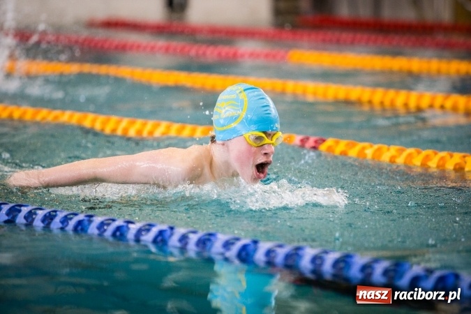 Zdjęcie w galerii na portalu naszraciborz.pl: Międzywojewódzkie Drużynowe Mistrzostwa Młodzików do lat 13 na pływalni ZSOMS wiadomości z regionu