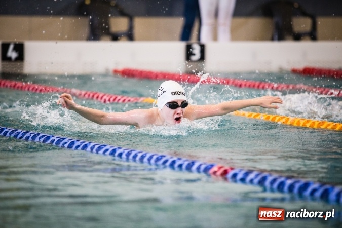 Zdjęcie w galerii na portalu naszraciborz.pl: Międzywojewódzkie Drużynowe Mistrzostwa Młodzików do lat 13 na pływalni ZSOMS wiadomości z regionu