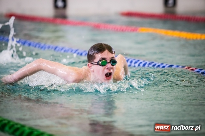Zdjęcie w galerii na portalu naszraciborz.pl: Międzywojewódzkie Drużynowe Mistrzostwa Młodzików do lat 13 na pływalni ZSOMS wiadomości z regionu