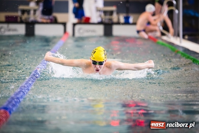 Zdjęcie w galerii na portalu naszraciborz.pl: Międzywojewódzkie Drużynowe Mistrzostwa Młodzików do lat 13 na pływalni ZSOMS wiadomości z regionu